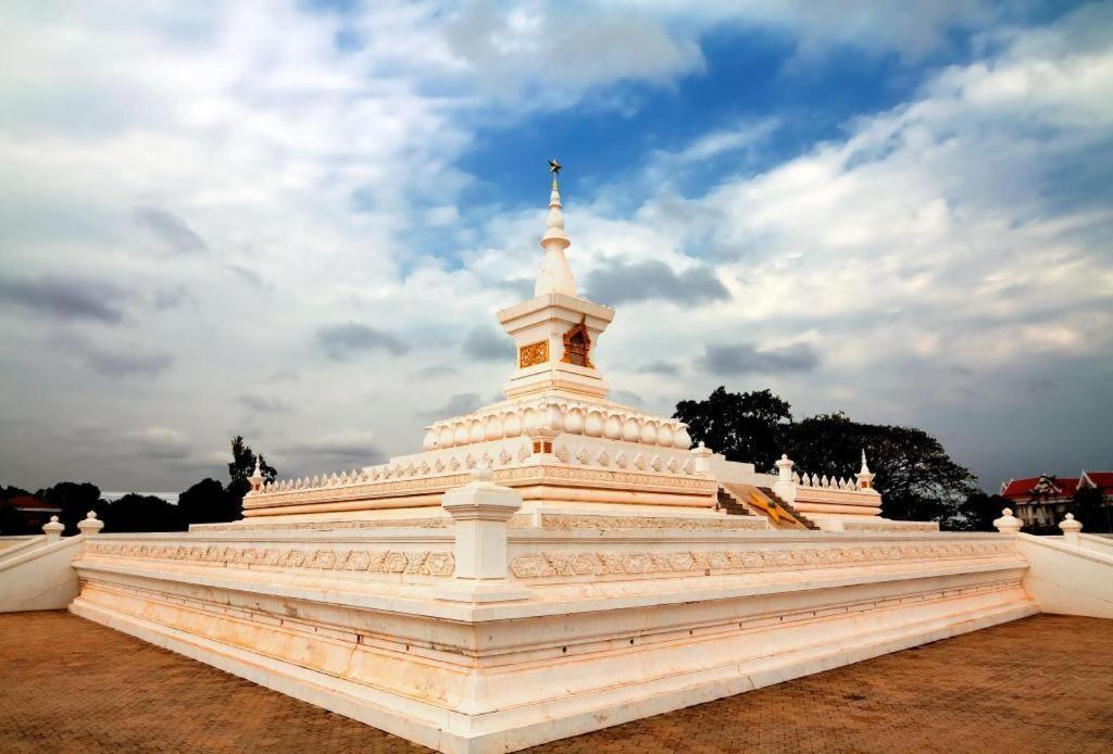 Vientiane Plaza Hotel Экстерьер фото